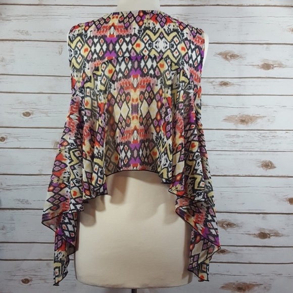 Otis & Maclain | Boho Festival Shark Bite Hem Top - Picture 4 of 6